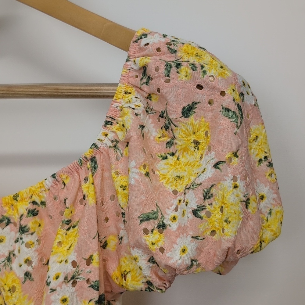 ARDENE FLORAL CROP TOP WITH PUFFY SLEEVES SIZE MEDIUM - Picture 3 of 5